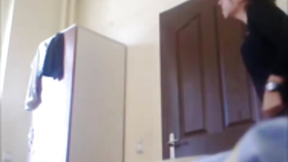 Frecher Bruder schob seiner free porno reife Schwester schamlos in die Muschi, ohne um Erlaubnis zu fragen