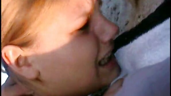 Die vollbusige Mutter bringt ihrem unerfahrenen Sohn einen Kuss am Beispiel ihrer Stieftochter pornos mit älteren frauen kostenlos bei