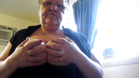 Er küsste seine reife frauen beim sex videos jüngere Schwester mit einem haarigen Penis auf den Mund.