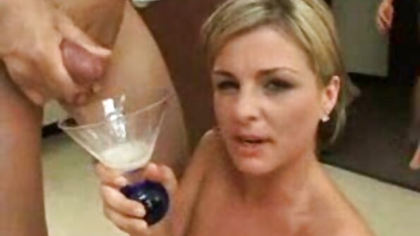 Vater fickt die Muschi seiner sexfilme mit frauen ab 40 Tochter, bevor er ihren Anus küsst