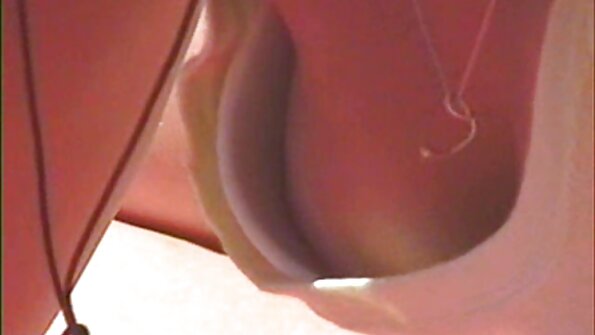 Süßes Mädchen lutscht am Valentinstag den Schwanz des Papstes sex mit reifen frauen video