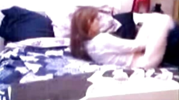 Schwester mit großen Titten reibt sich die Muschi in Halbbruder-Boxershorts sex mit reifen frauen video